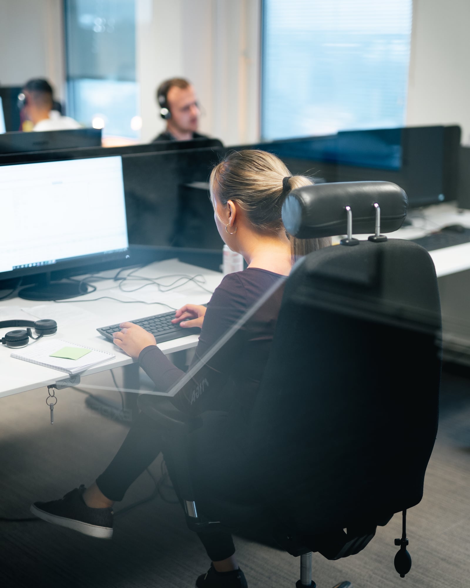 Devi Group medarbetare på plats — redo att svara på dina frågor