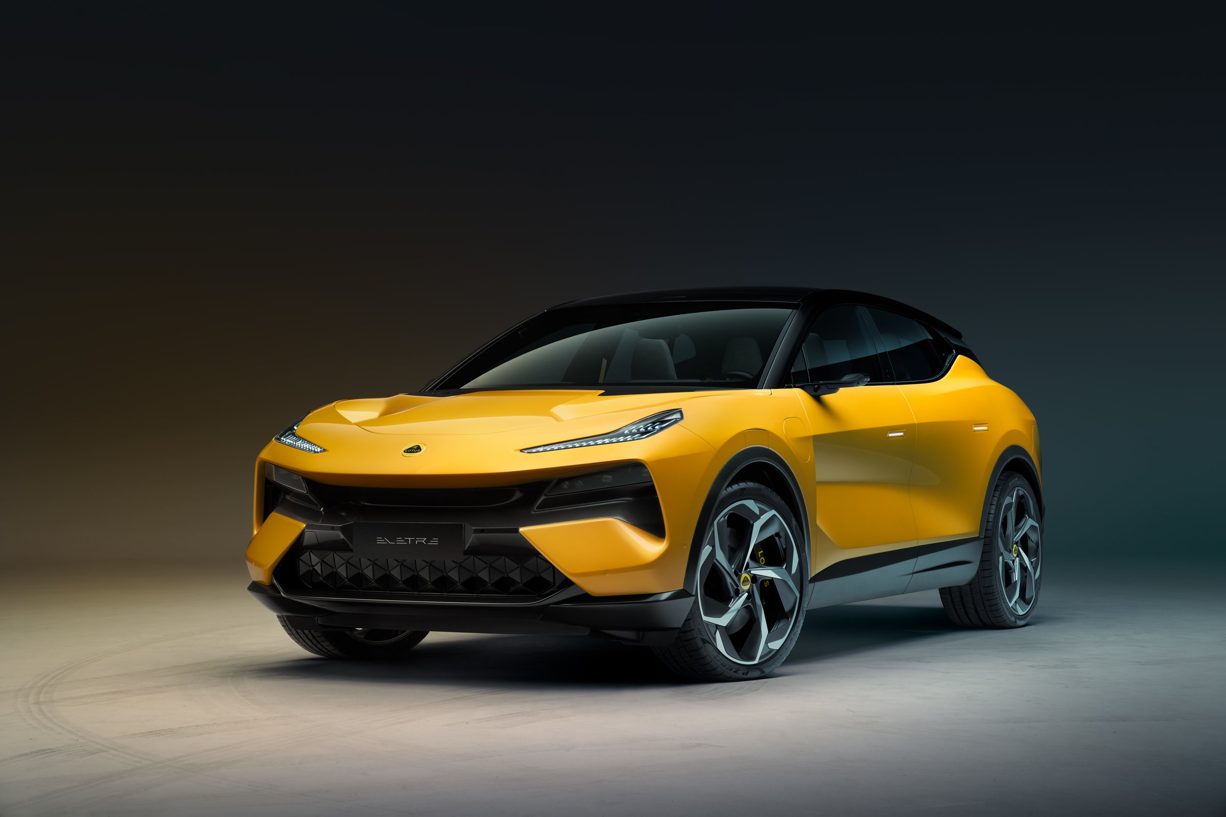 5 000 varma leads, 150+ provkörningar – så lanserade Devi Lotus Cars elbilar